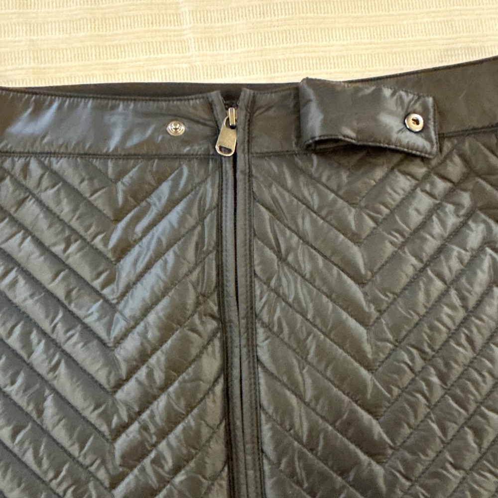 Athleta Size 12 Black Quilted Apres Ski Skirt Full Zip Front Knee Length - Picture 3 of 8